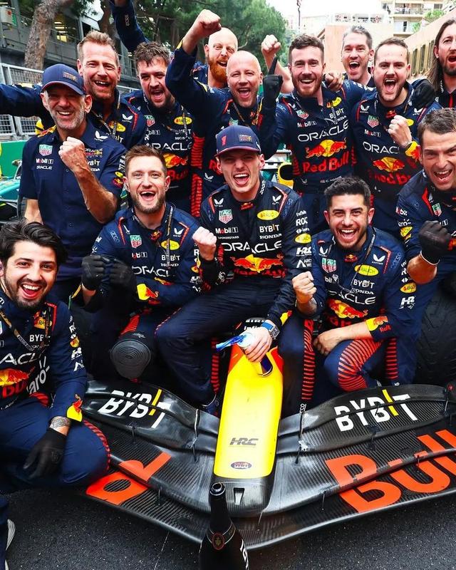 雷诺车队逆转梅赛德斯，维斯塔潘扛起全队