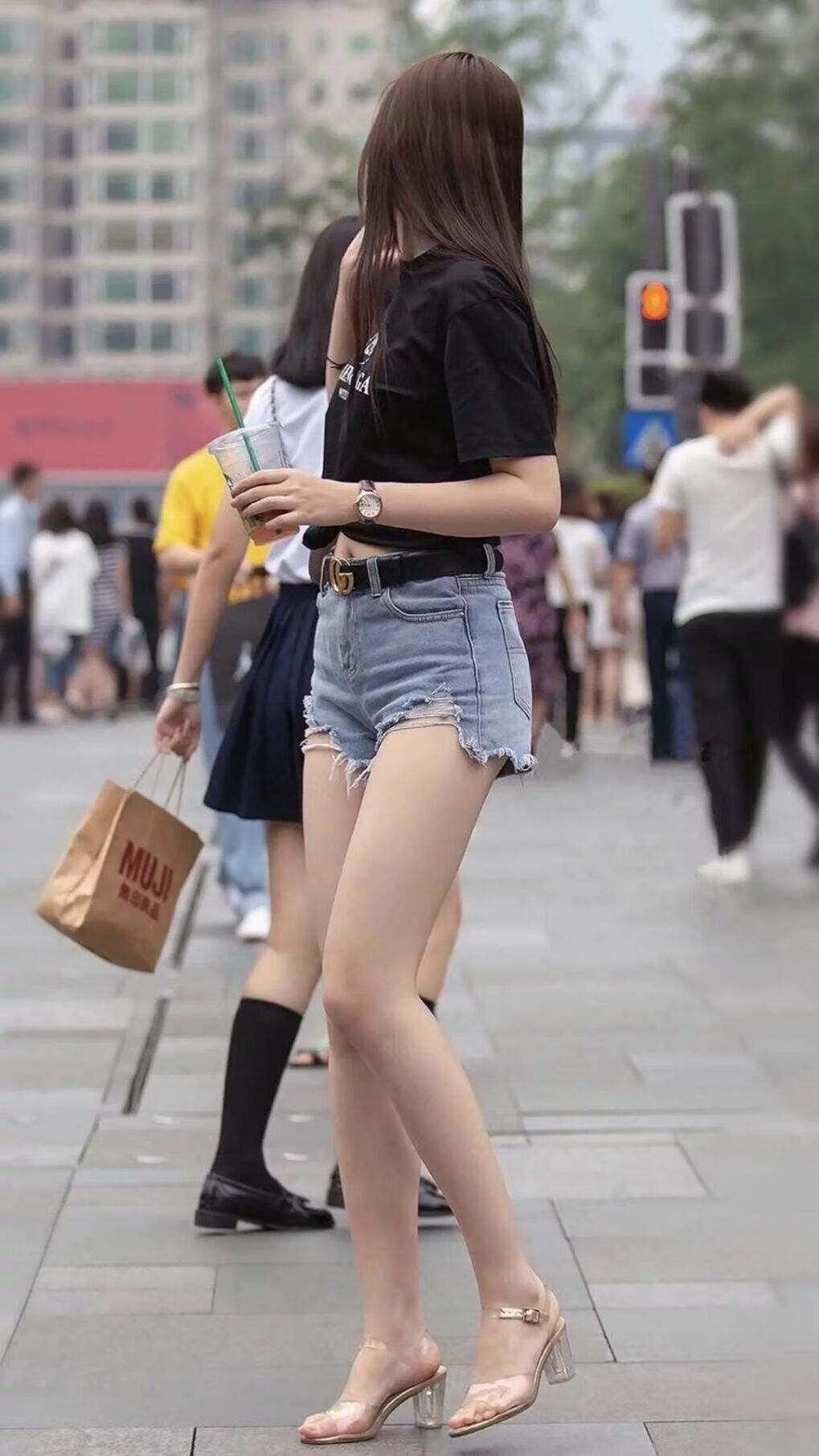欧冠半决赛跨界焦点战，奇才压哨绝杀广东队，篮球世界瞩目